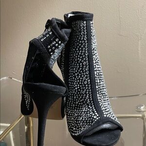 NWOT Madden Girl Divaa Elegant Black and Silver Women's Heels